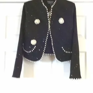 Frank Lyman black jacket 233851U