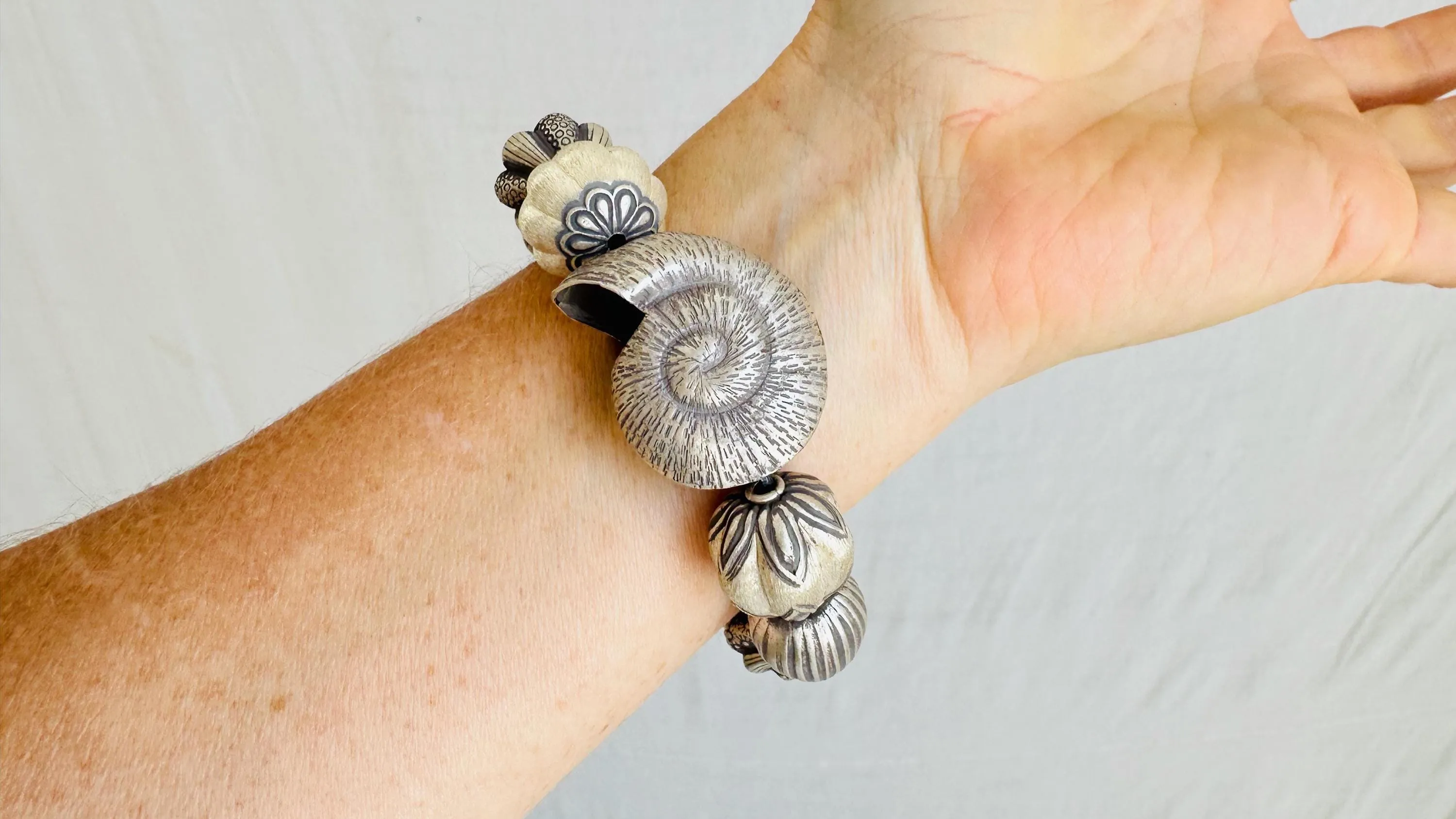 Silver Beaded Bracelet. Sterling Silver Shells. Chunky Jewelry. Gift for Her. 2680